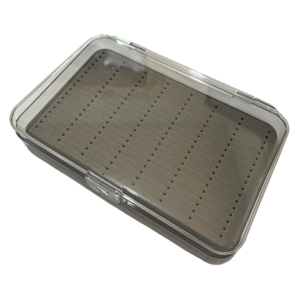 Caja Blue Fox Fly – Compacta y segura para organizar tus moscas