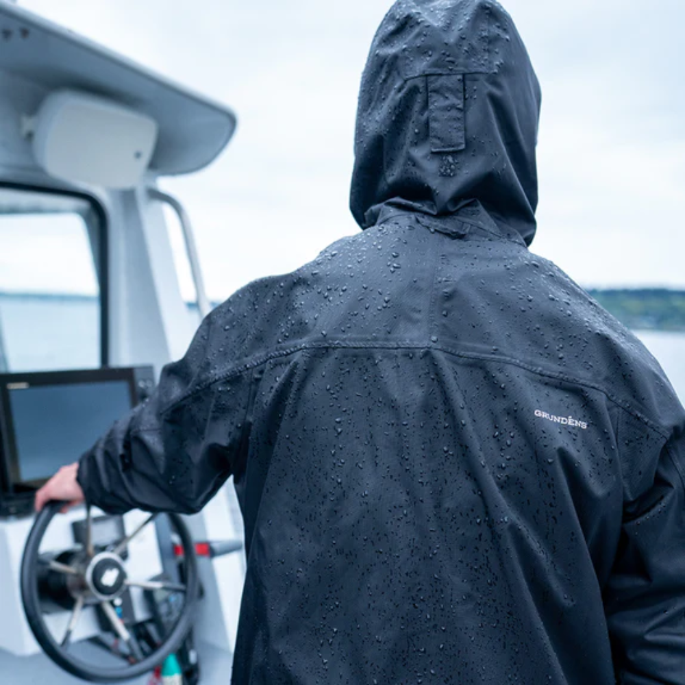 Chaqueta Grundéns Weather Watch Black – Protección impermeable y respirable para cada jornada de pesca
