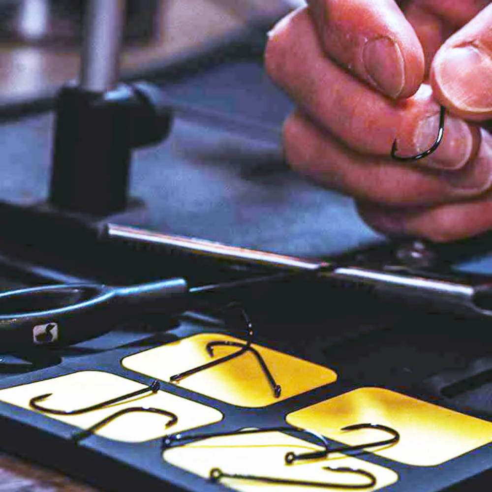 Fly Tying Mat Loon Outdoors – Organización total para tu mesa de atado