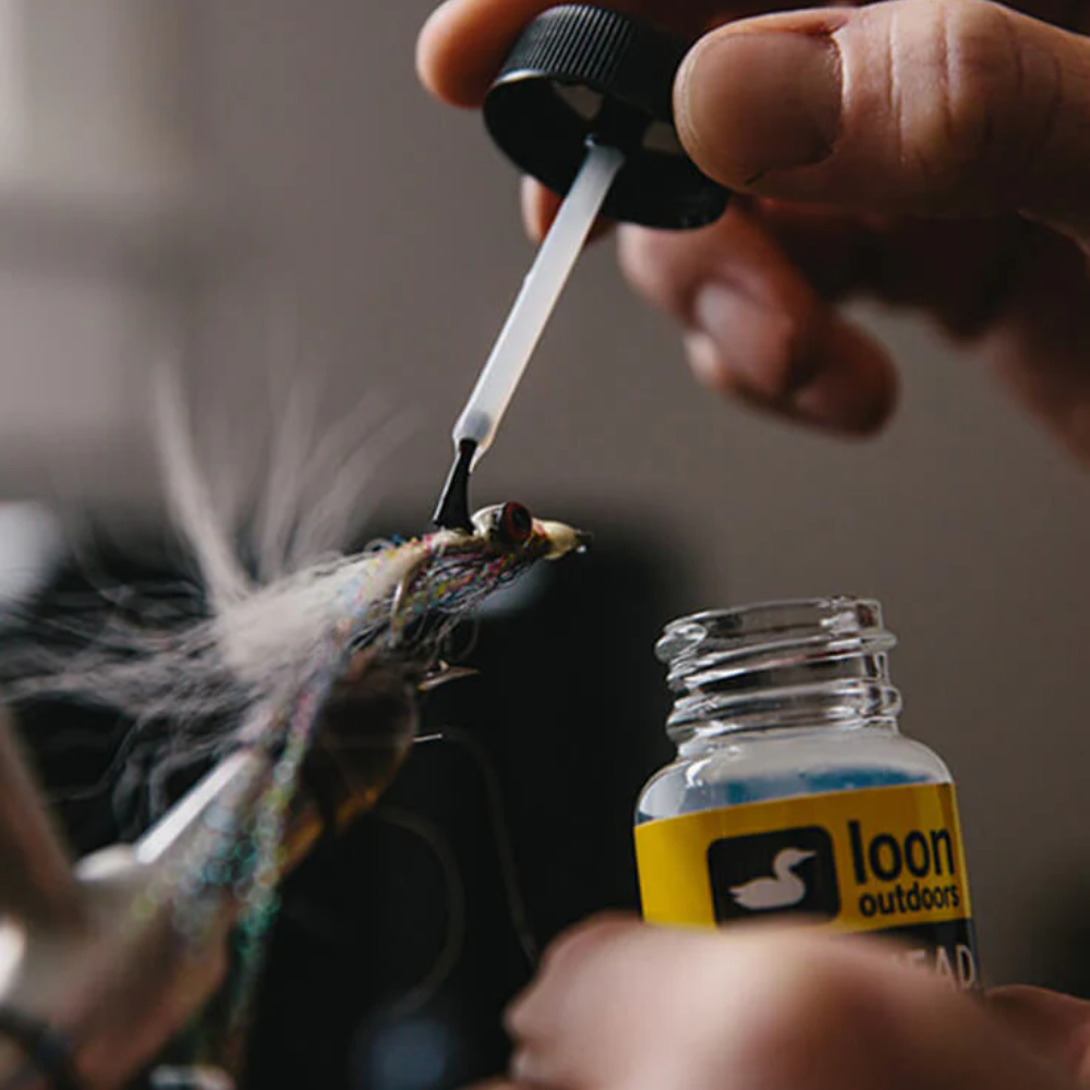Loon Hard Head Clear Tying Cement – Acabado brillante y resistente para tus moscas